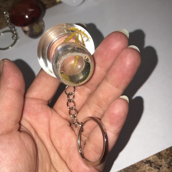 Mini Mushroom 🍄 Keychain with my favorite leaf 🍃 - Picture 4 of 5